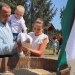 Búzaösszeöntő ünnepség Nagydobronyban