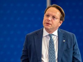 Kárpátalján tárgyalt Várhelyi Olivér