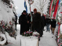 2017 - Felavatták és felszentelték a vereckei honfoglalási emlékmű új oltárkövét Kárpátalján