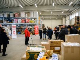 Elkezdődött a civil központokban összegyűjtött adományok kiszállítása Kárpátaljára