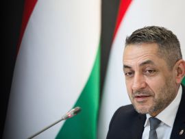 Potápi: magyarnak lenni hátrány helyett újra előny