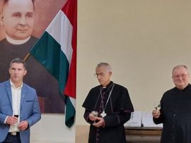 Majnek Antal nyugalmazott püspök Pásztor Ferenc-díjban részesült