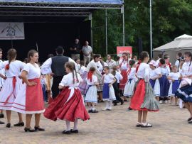 KárpátHáz-Fiesta – száz néptáncos a színpadon