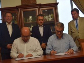 Aláírták a magyar–magyar együttműködési megállapodást