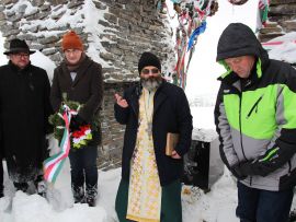 Felavatták és felszentelték a vereckei honfoglalási emlékmű új oltárkövét Kárpátalján