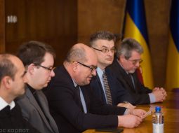Átadták a nyelvtörvény-tervezet elleni aláírásokat Moszkalnak